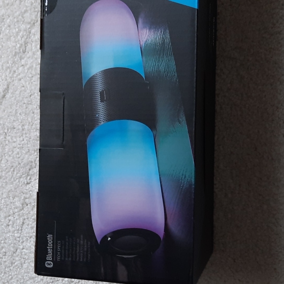 Brookstone LED dynamic wireless speaker - Picture 8 of 10